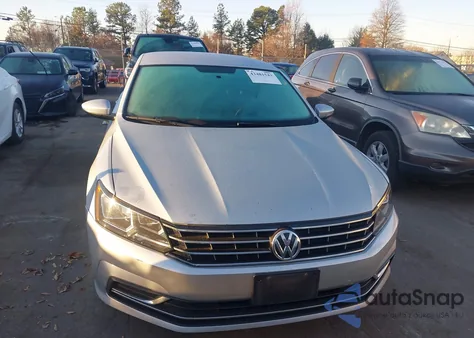 2016 Volkswagen Passat 1.8T S z USA, uszkodzony, nr VIN 1VWAT7A3XGC050780